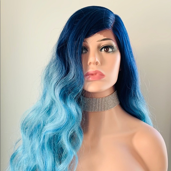 A Very Pretty 28” Blue Lace Front Synthetic Wig - Picture 8 of 11